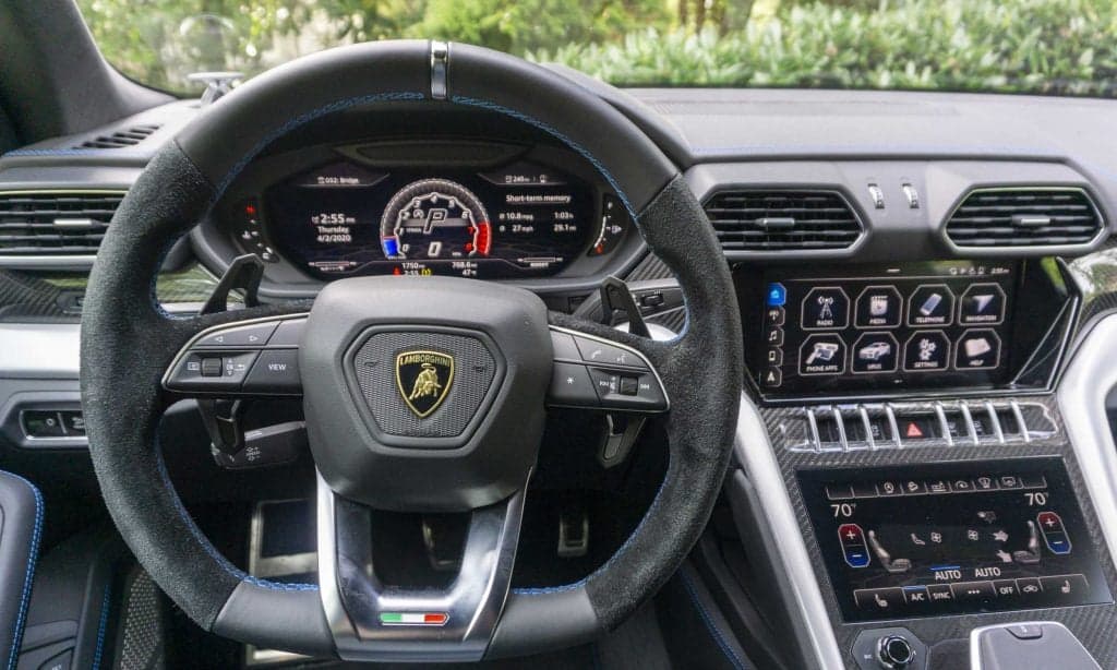 Lamborghini Urus — start engine controls